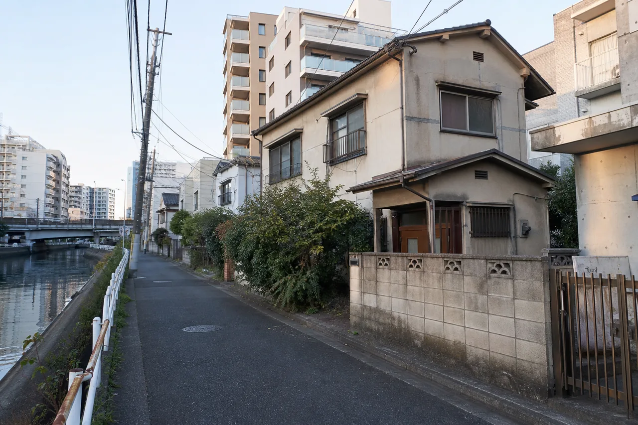 江東区の空き家買取相場を左右する要素のイメージ